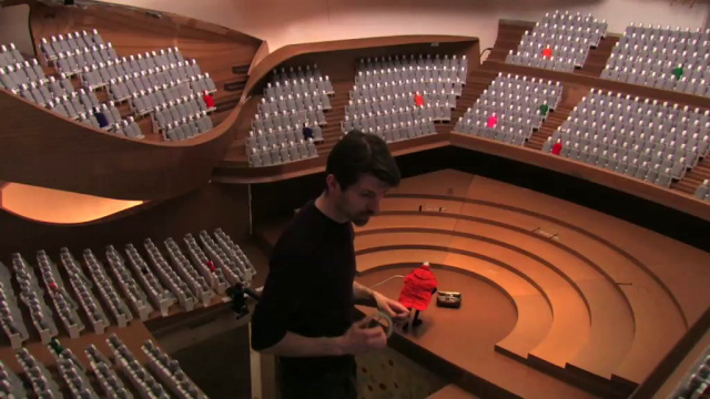 Vincent Escrive dans la maquette de le Philharmonie